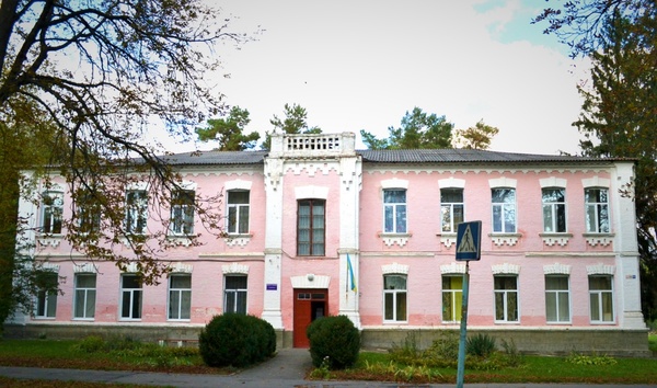 Гуртожиток №2. Адреса: м. Умань, вул. Глібка, 8  Контактний телефон: 3-45-70  Завідувач гуртожитку: Красножон Наталія Олександрівна