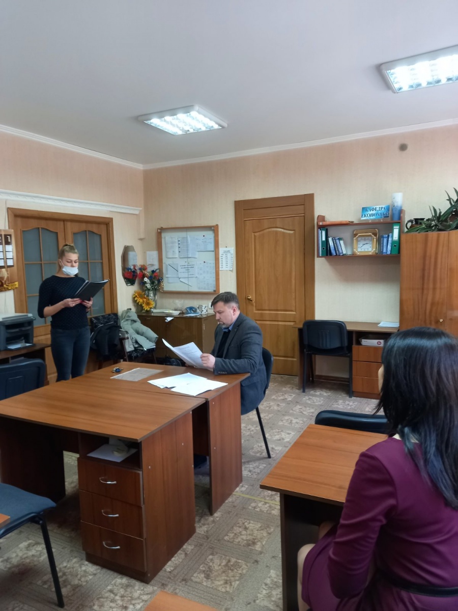 На засіданні кафедри економіки затвердили звіти аспірантів